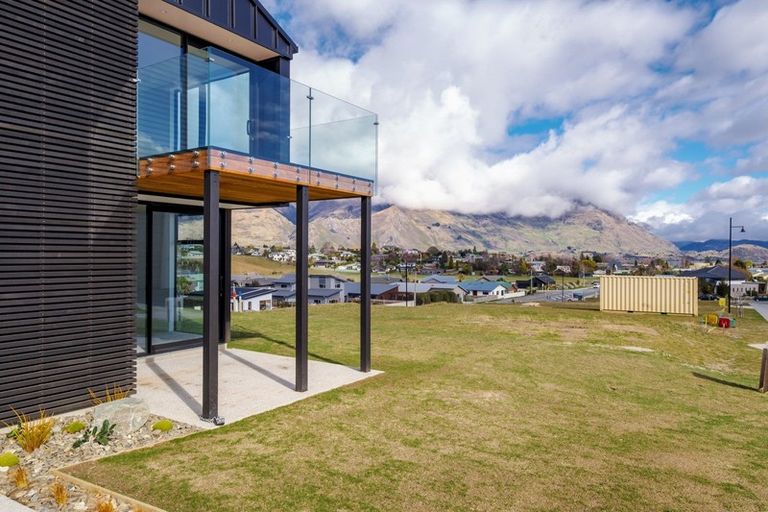 Photo of property in 3 Tuke Lane, Wanaka, 9305