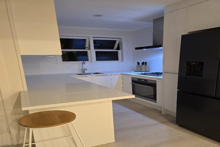 Photo of property in 19 Sheridan Drive, New Lynn, Auckland, 0600