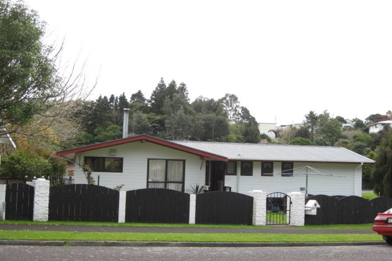 Photo of property in 11 Lombardy Place, Whalers Gate, New Plymouth, 4310