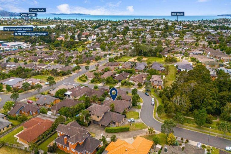 Photo of property in 10 Anchorite Way, Red Beach, 0932