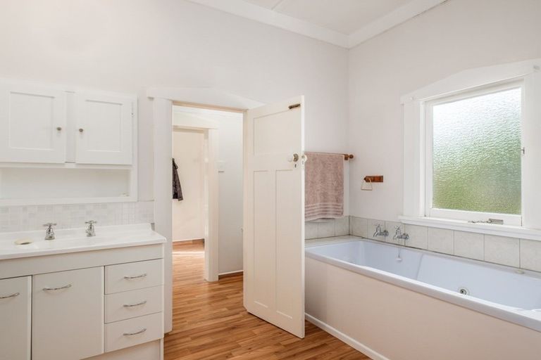 Photo of property in 3 Haronga Road, Inner Kaiti, Gisborne, 4010