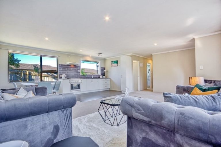Photo of property in 1/185a Royal Road, Massey, Auckland, 0614
