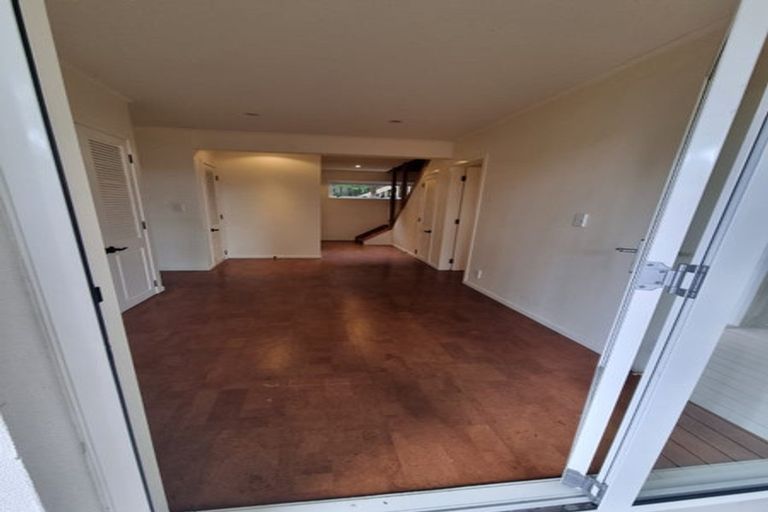 Photo of property in 2/58 Cliff Road, Torbay, Auckland, 0630