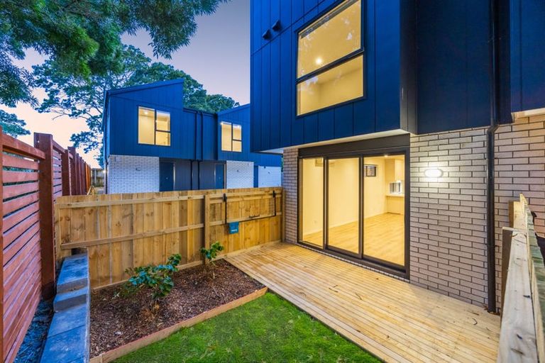 Photo of property in 38a Cascades Road, Pakuranga Heights, Auckland, 2010