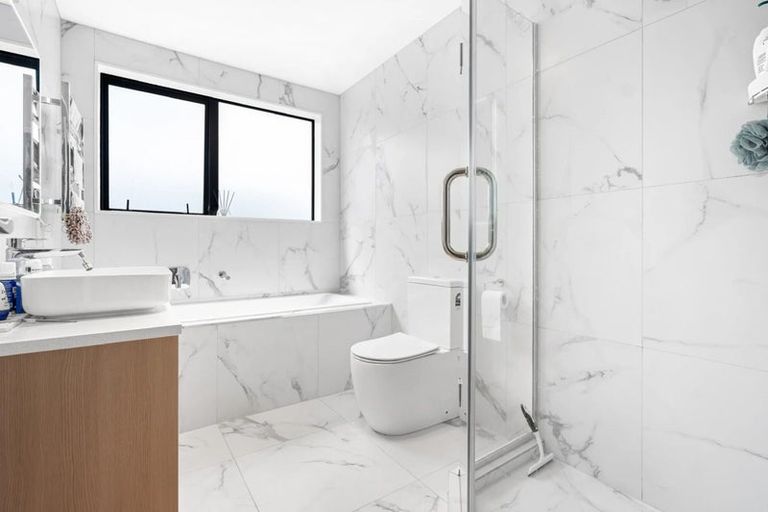 Photo of property in 5b Frontier Lane, Flat Bush, Auckland, 2019