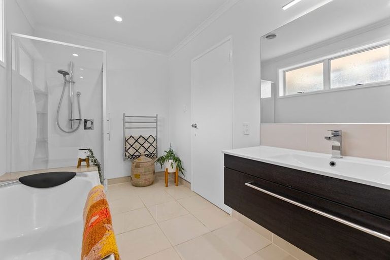 Photo of property in 7b Beach Road, Omata, New Plymouth, 4374