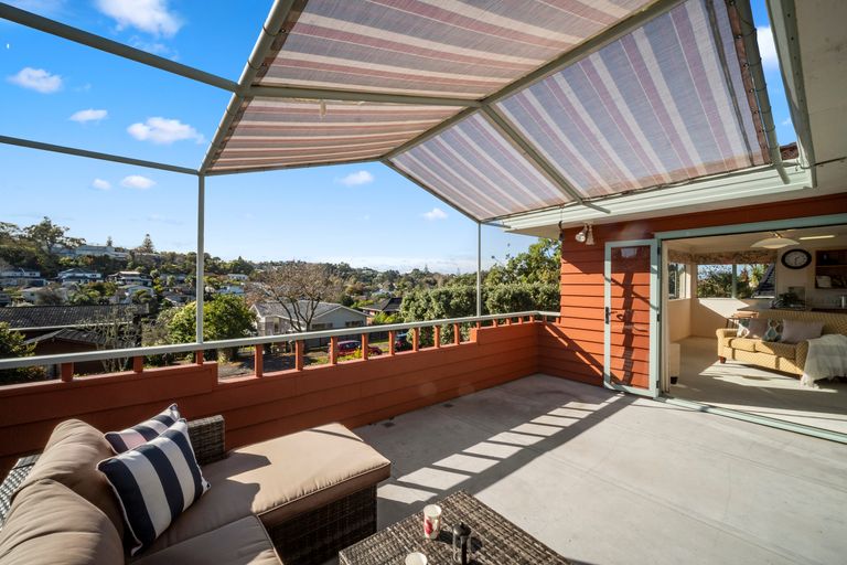 Photo of property in 42 Stapleford Crescent, Browns Bay, Auckland, 0630