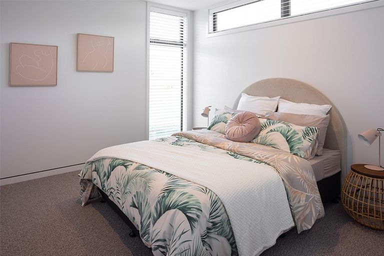 Photo of property in 70 Oak Road, Poraiti, Napier, 4112