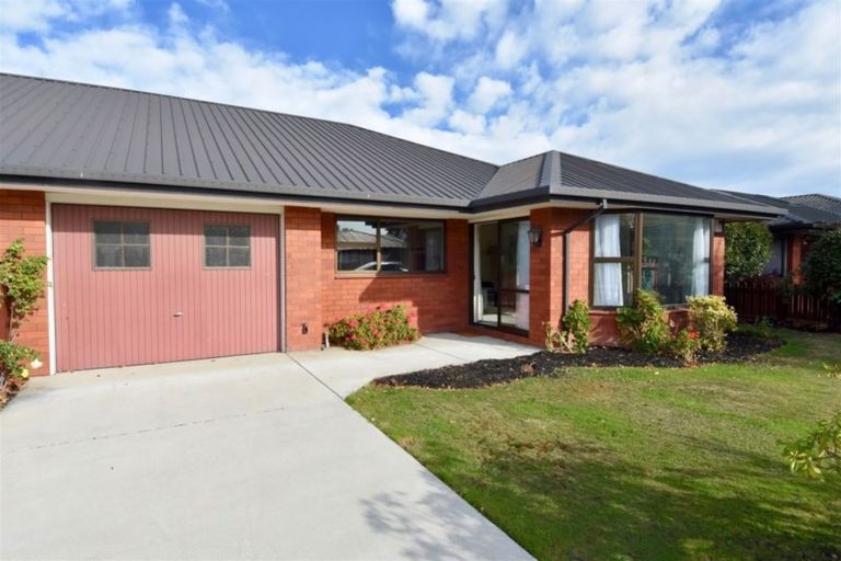 Photo of property in 2/1 Thorrington Road, Cashmere, Christchurch, 8022