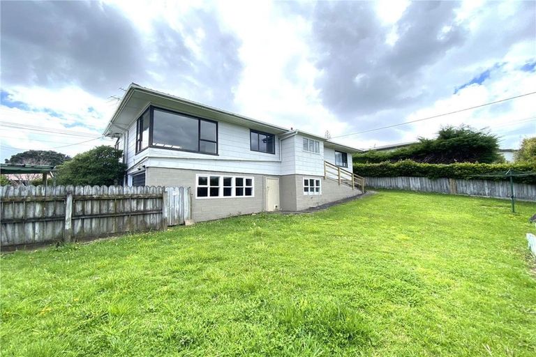 Photo of property in 42 Savoy Road, Glen Eden, Auckland, 0602