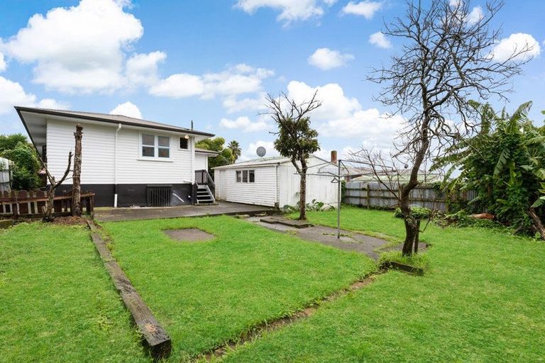 Photo of property in 128 Cobham Crescent, Kelston, Auckland, 0602