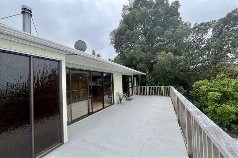 Photo of property in 18 Wade River Road, Stanmore Bay, Whangaparaoa, 0932