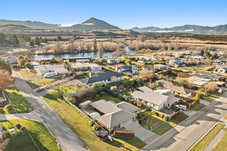 Photo of property in 27 Kingston Street, Albert Town, Wanaka, 9305