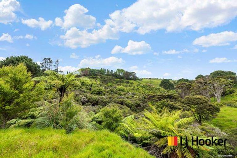 Photo of property in 35 Awhitu Central Road, Awhitu, 2684