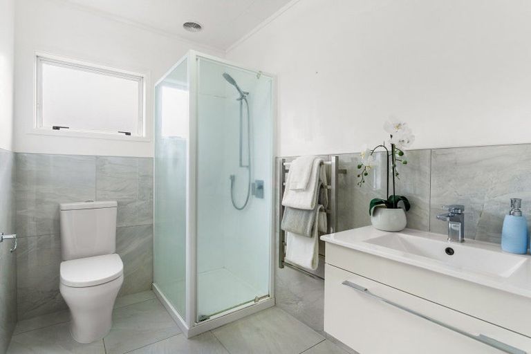 Photo of property in 1/54 De Quincey Terrace, Highland Park, Auckland, 2010