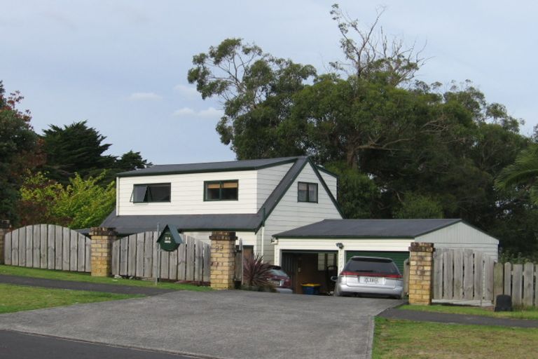 Photo of property in 33 Elizabeth Drive, West Harbour, Auckland, 0618