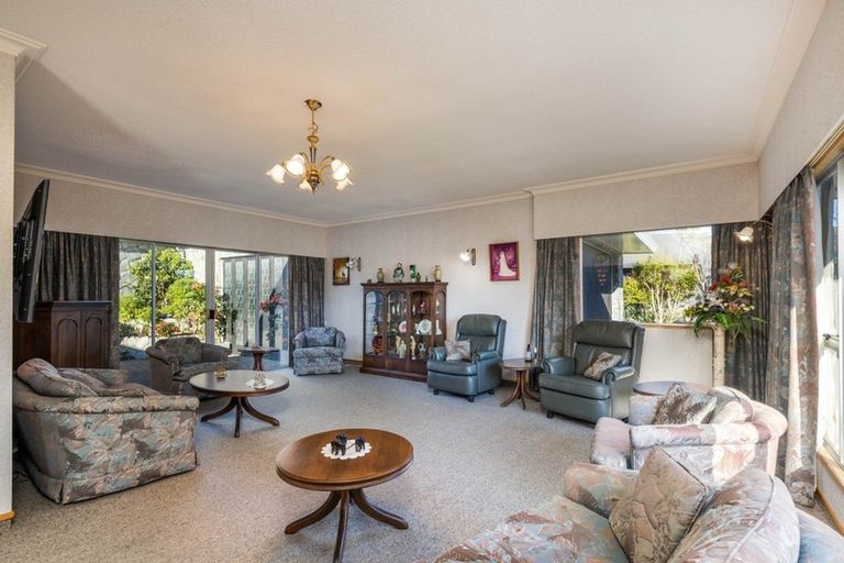 Photo of property in 166 Heta Road, Highlands Park, New Plymouth, 4312
