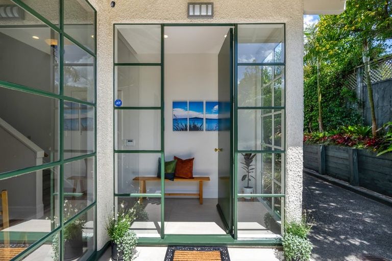 Photo of property in 19 Maritime Terrace, Birkenhead, Auckland, 0626