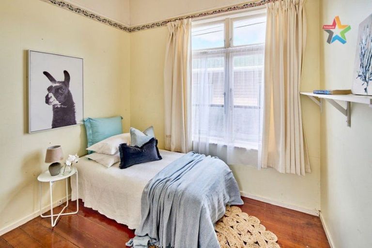 Photo of property in 30 Whites Line West, Woburn, Lower Hutt, 5010