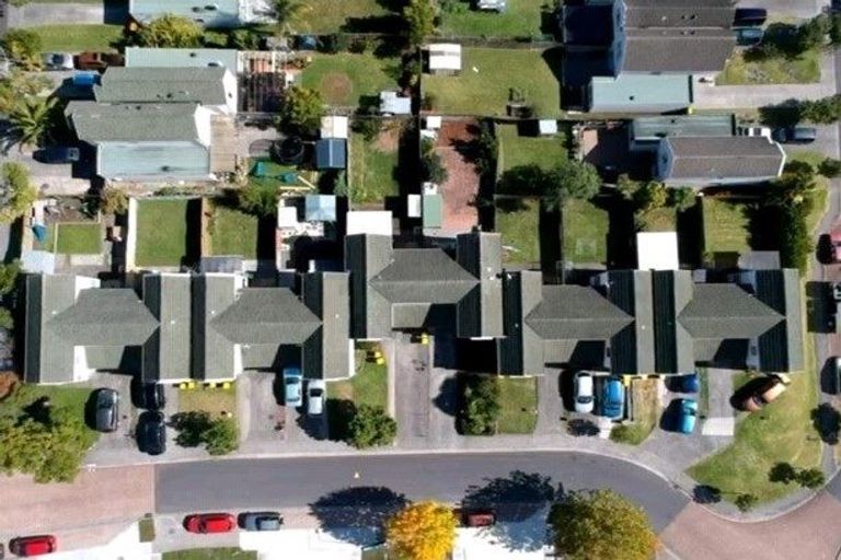 Photo of property in 25 Stephen Avenue, Henderson, Auckland, 0610