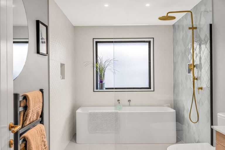 Photo of property in 33 Tara Crescent, Woodend, 7610