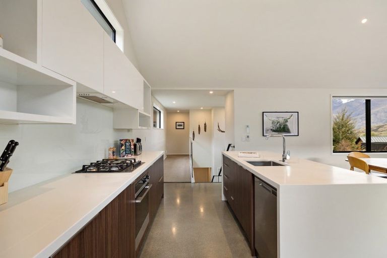 Photo of property in 35 Jacks Point Rise, Jacks Point, Queenstown, 9371