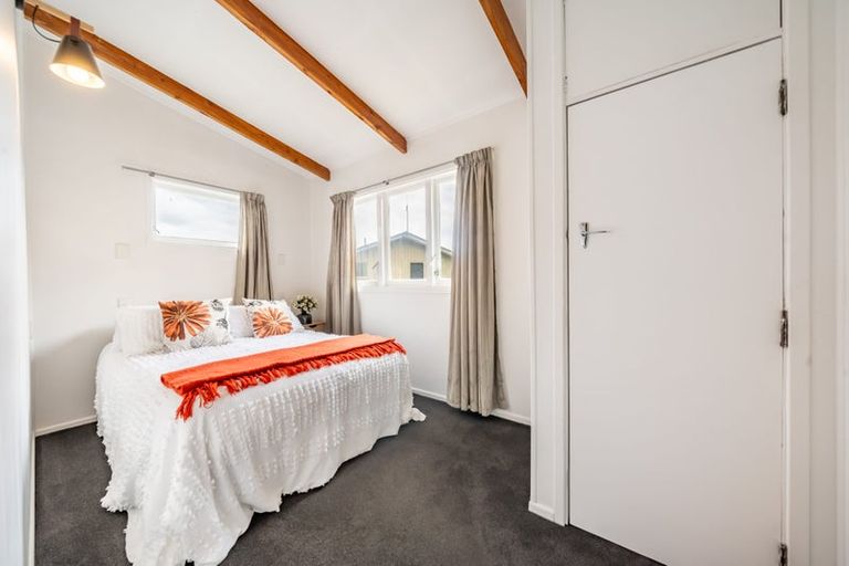 Photo of property in 11a Norana Road, Maoribank, Upper Hutt, 5018