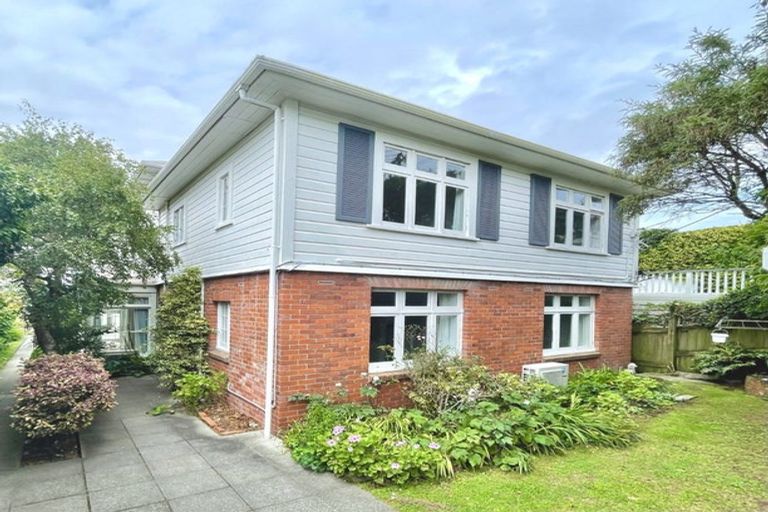 Photo of property in 45a-b Rawhiti Terrace, Kelburn, Wellington, 6012