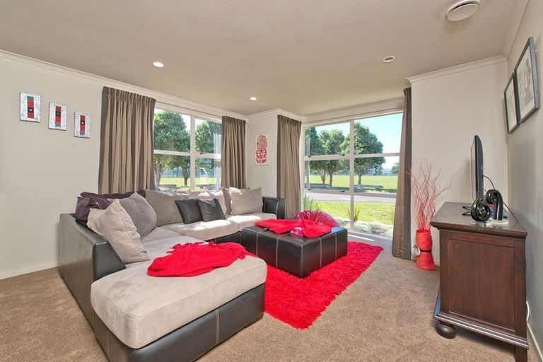 Photo of property in 28 Figaro Crescent, Takanini, 2112