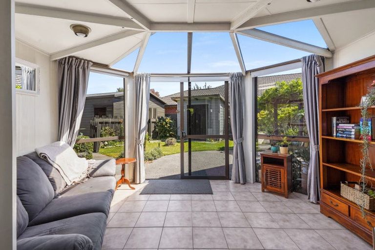 Photo of property in 6 Grove Place, Rangiora, 7400