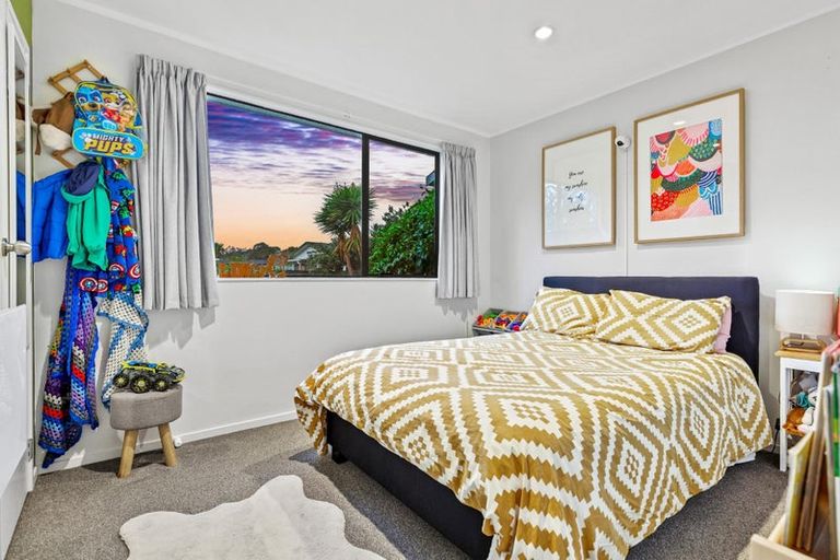 Photo of property in 2/239 Waitemata Drive, Ranui, Auckland, 0612