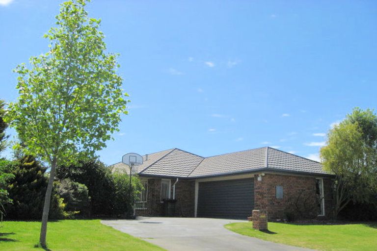 Photo of property in 15 Thornley Place, Woodend, 7610