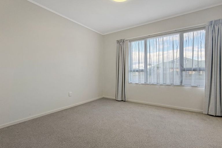 Photo of property in 36 Easton Way, Levin, 5510
