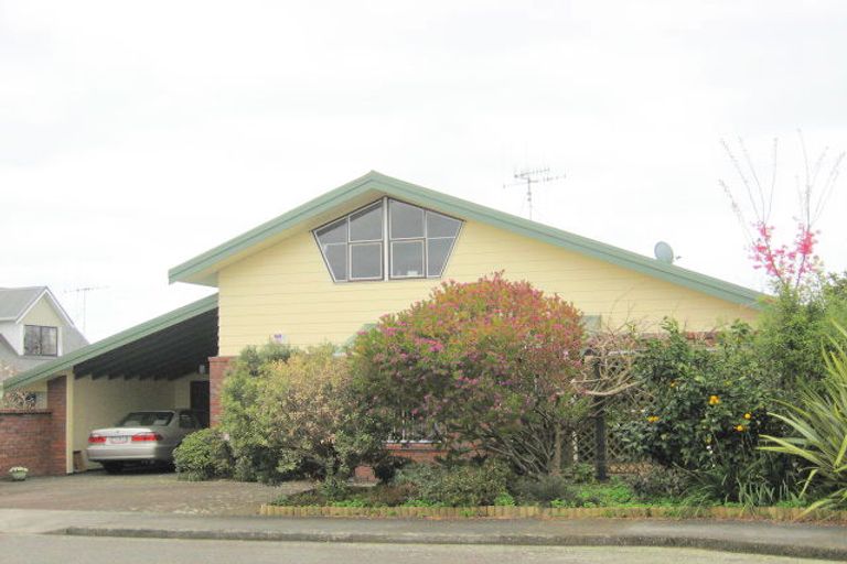 Photo of property in 16 Regal Street, Levin, 5510