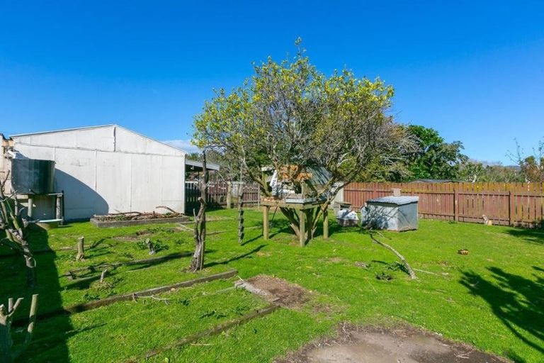 Photo of property in 464 South Road, Omata, New Plymouth, 4374