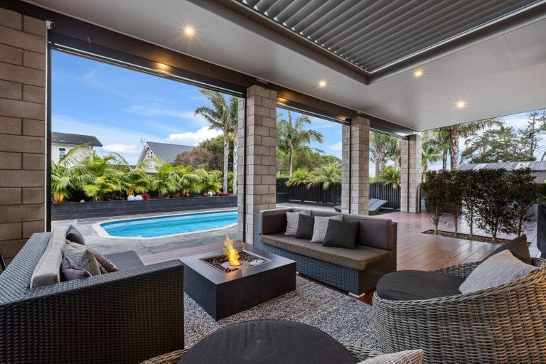 Photo of property in 1 Te Kawau Pass, Greenhithe, Auckland, 0632