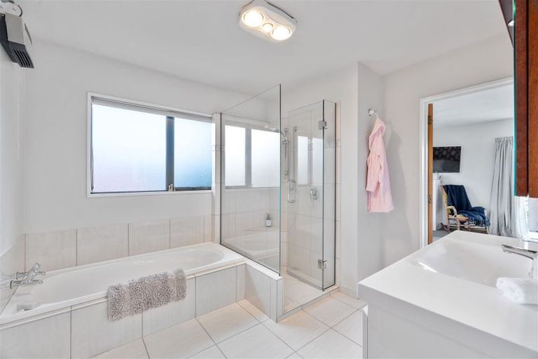 Photo of property in 2 Fadges Lane, Bryndwr, Christchurch, 8053