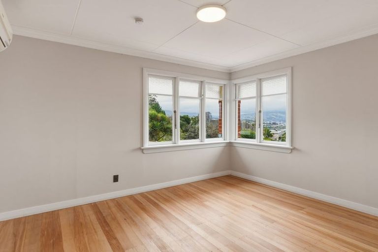 Photo of property in 122 Easther Crescent, Kew, Dunedin, 9012