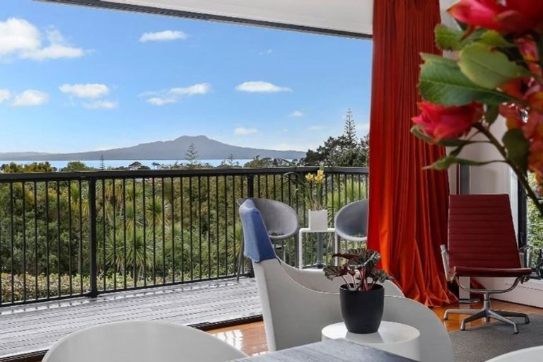 Photo of property in 26 Peter Terrace, Castor Bay, Auckland, 0620