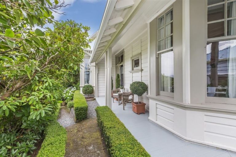 Photo of property in 23 Moana Road, Kelburn, Wellington, 6012