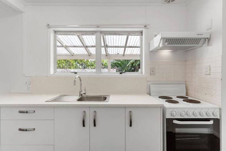 Photo of property in 43 Frobisher Way, Clendon Park, Auckland, 2103