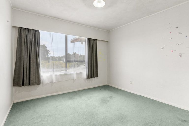 Photo of property in 11 Melia Grove, Goodwood Heights, Auckland, 2105