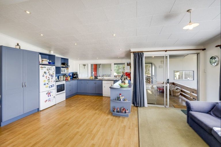 Photo of property in 32 Poukawa Road, Poukawa, Hastings, 4178