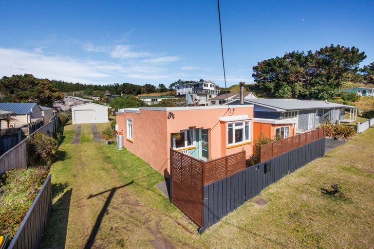 Photo of property in 16 Chrystal Street, Foxton Beach, Foxton, 4815