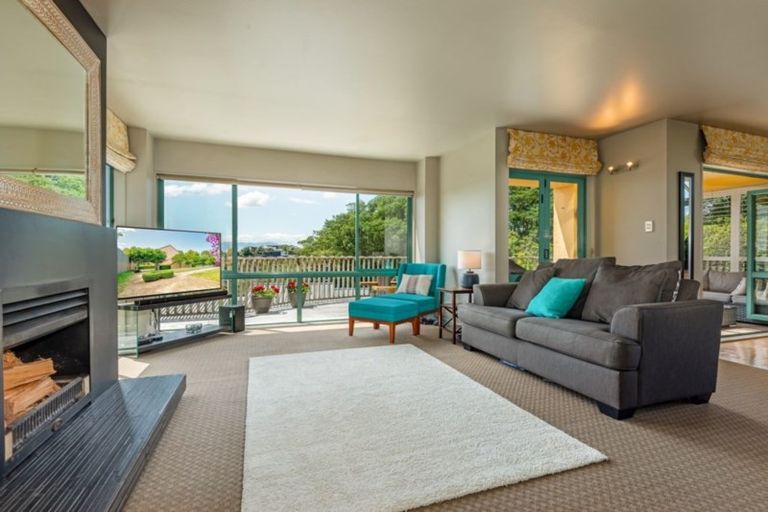 Photo of property in 64 Clifton Terrace, Fitzherbert, Palmerston North, 4410