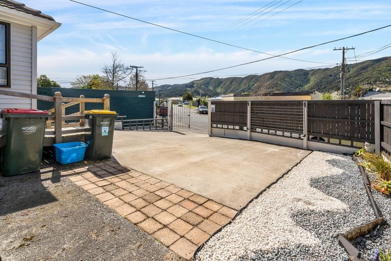 Photo of property in 10 Dover Road, Wainuiomata, Lower Hutt, 5014