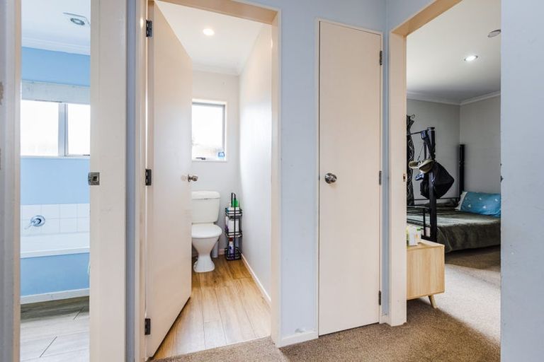 Photo of property in 35 Peverill Crescent, Papatoetoe, Auckland, 2025