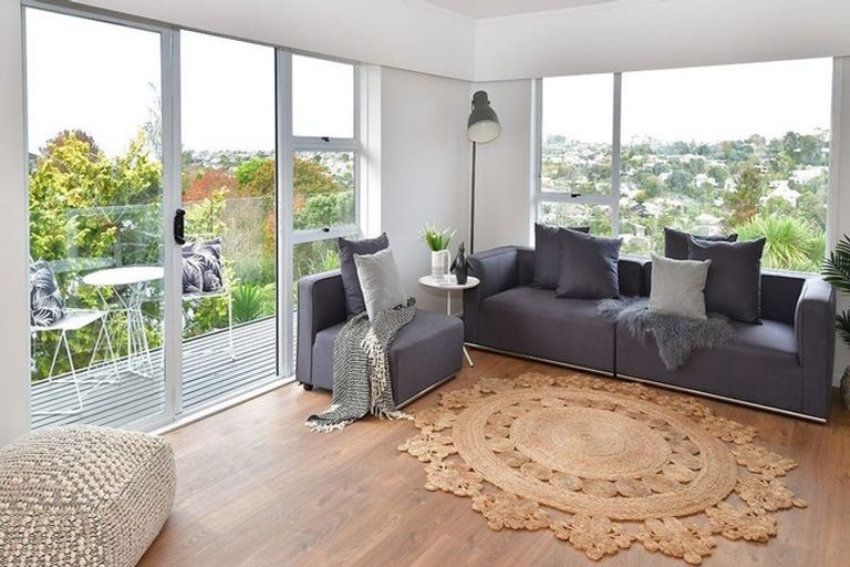 Photo of property in 2/546 Beach Road, Rothesay Bay, Auckland, 0630