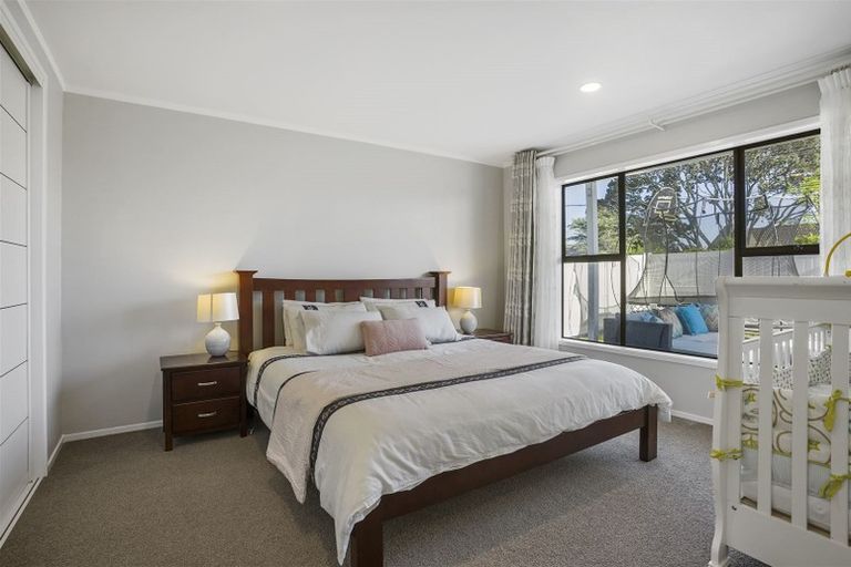 Photo of property in 1/28 Knights Road, Rothesay Bay, Auckland, 0630