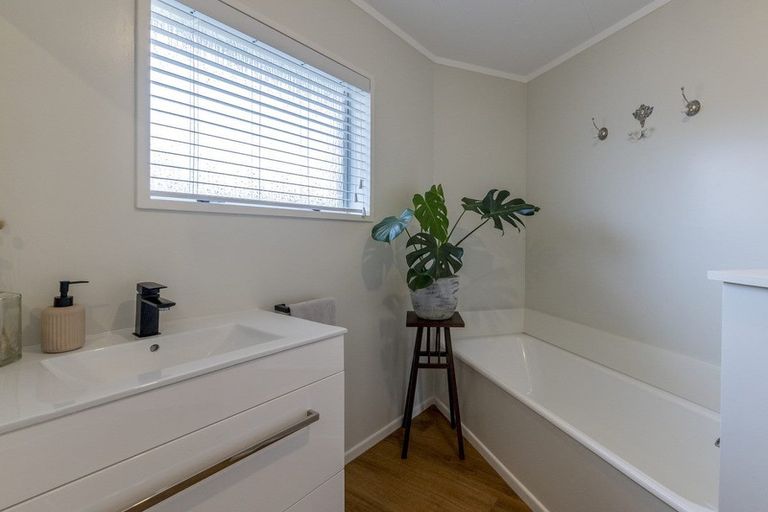 Photo of property in 18b Lupin Road, Otaki, 5512